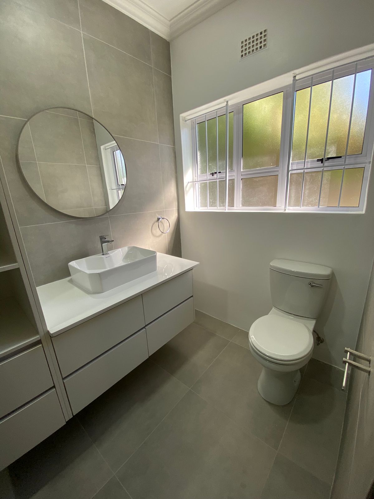 Floating vanity & toilet